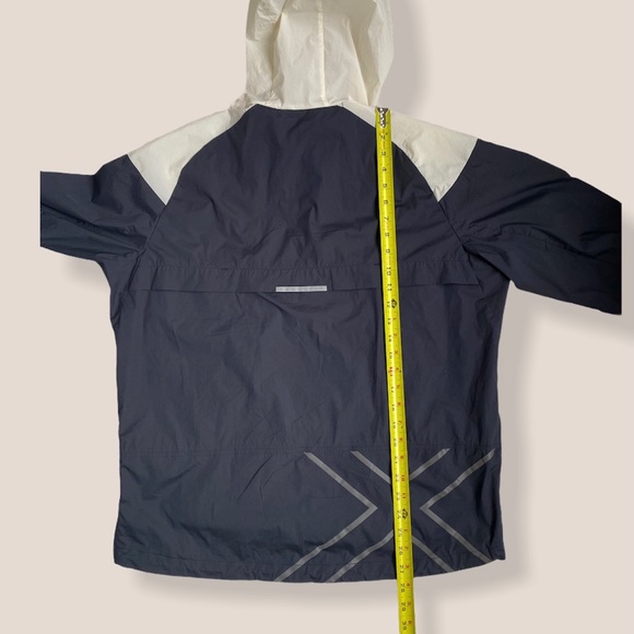 2XU rain jacket size large - Picture 7 of 7